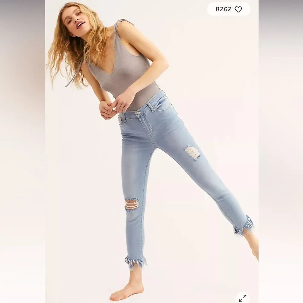 Free People Great Heights Frayed Skinny Jeans! ❤️
